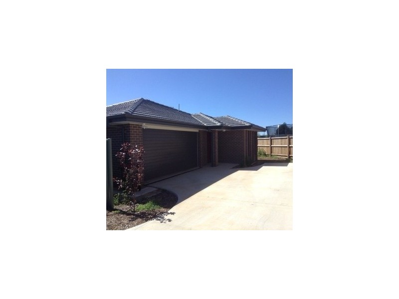 2/16 Mason Crescent, Armidale NSW 2350