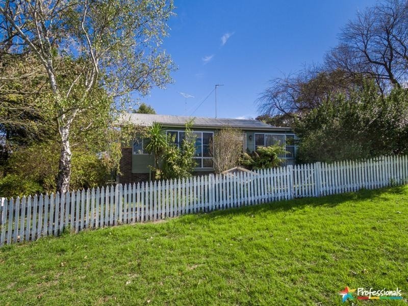 2 Park Street, Uralla NSW 2358
