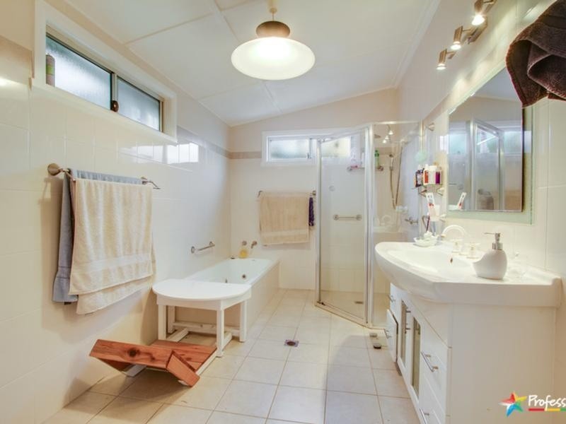 2 Park Street, Uralla NSW 2358