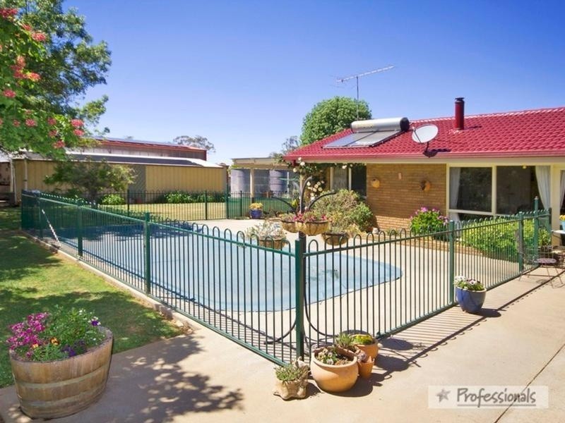 542 Hawthorne Drive, Armidale NSW 2350