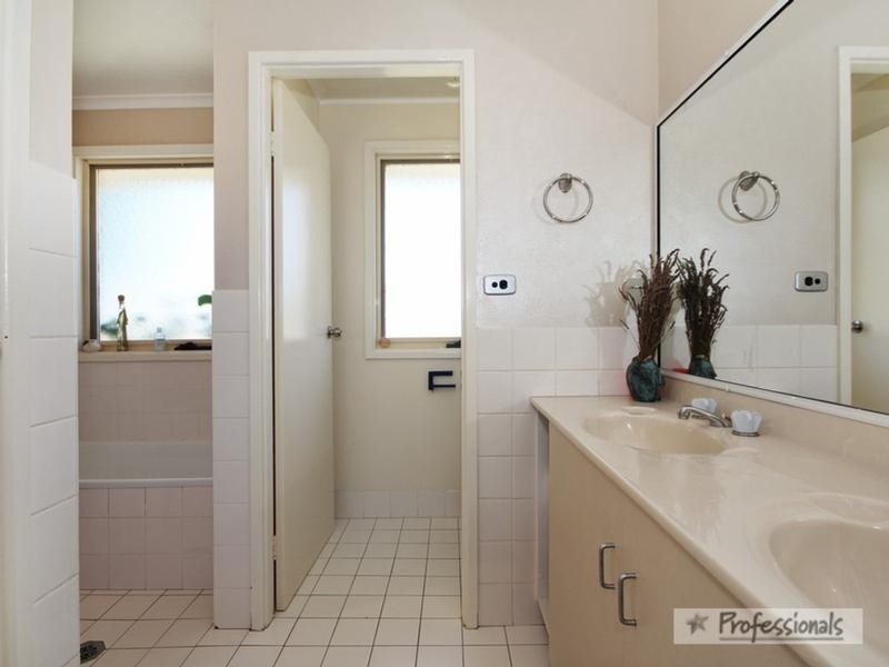 542 Hawthorne Drive, Armidale NSW 2350