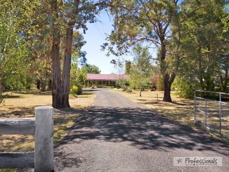 542 Hawthorne Drive, Armidale NSW 2350