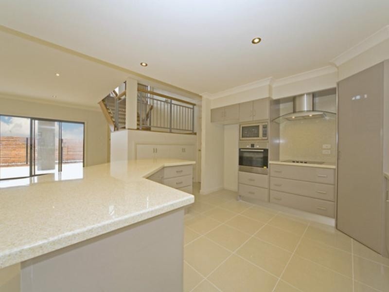 2/2 Illallangi Close, Armidale NSW 2350