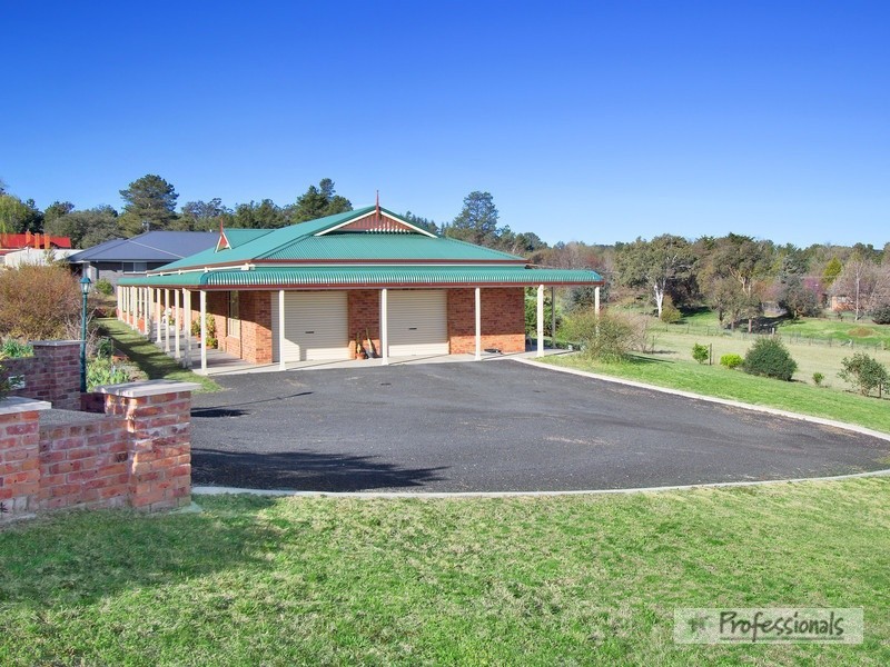 10 Fitzroy Street, Uralla NSW 2358