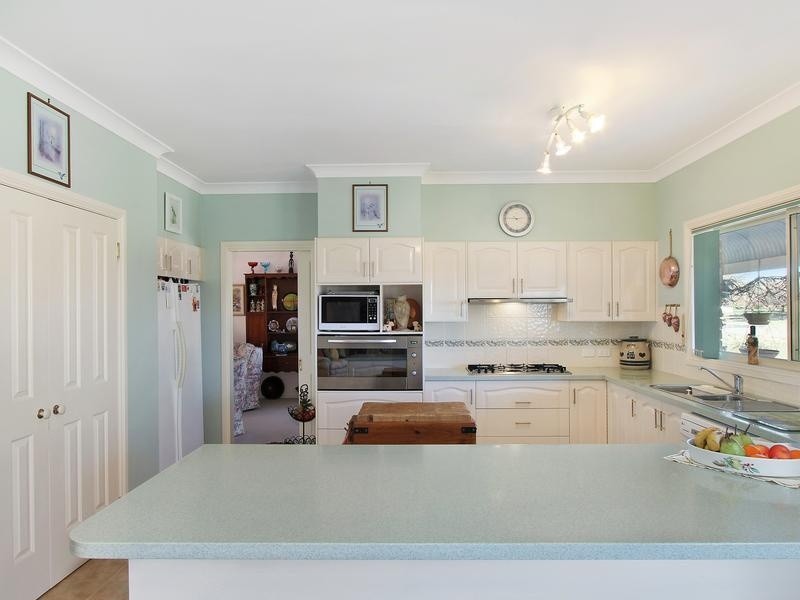 10 Fitzroy Street, Uralla NSW 2358