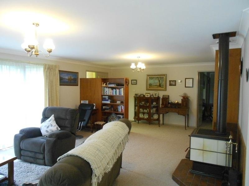 4 Thunderbolts Way, Uralla NSW 2358