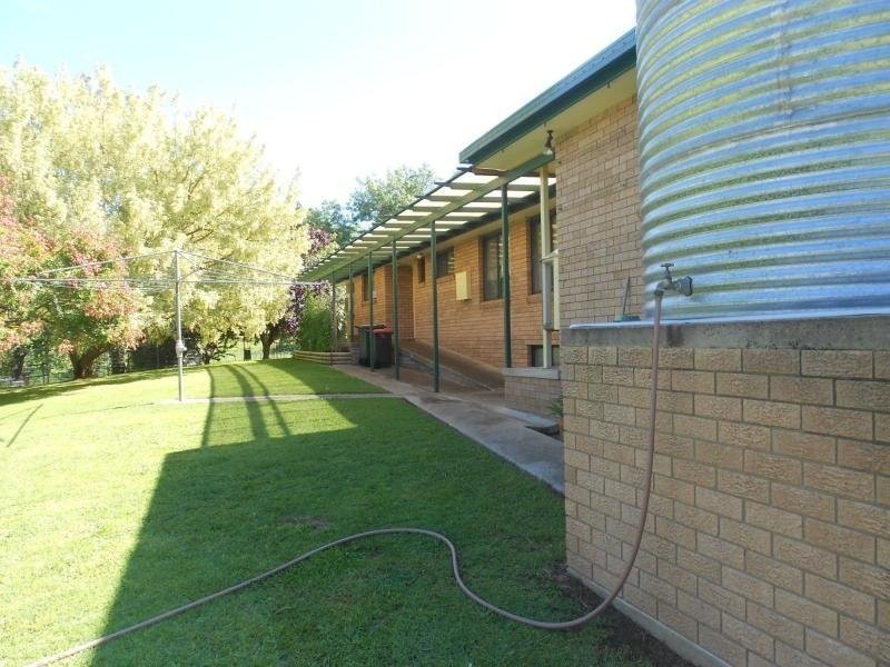 4 Thunderbolts Way, Uralla NSW 2358