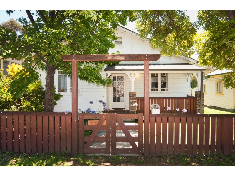 213 Dumaresq Street, Armidale NSW 2350