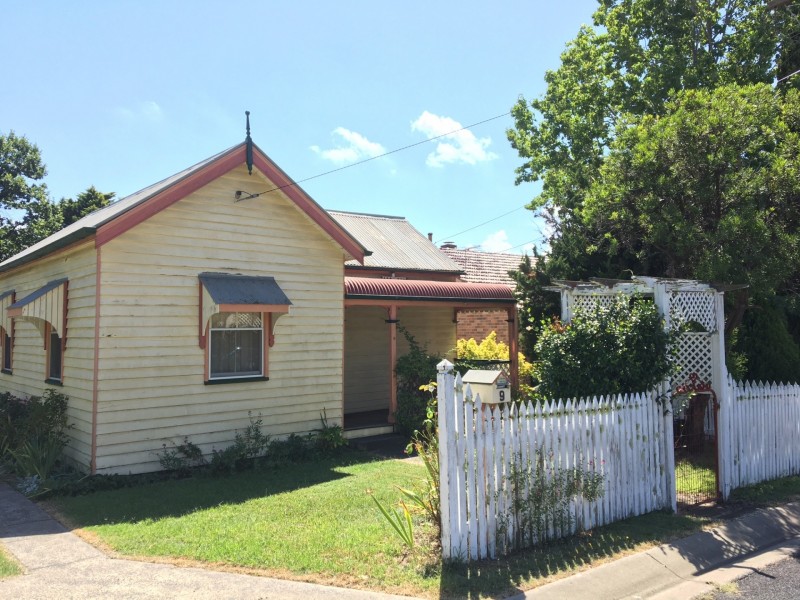 9 Salmon Avenue, Armidale NSW 2350