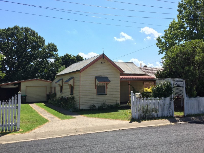 9 Salmon Avenue, Armidale NSW 2350