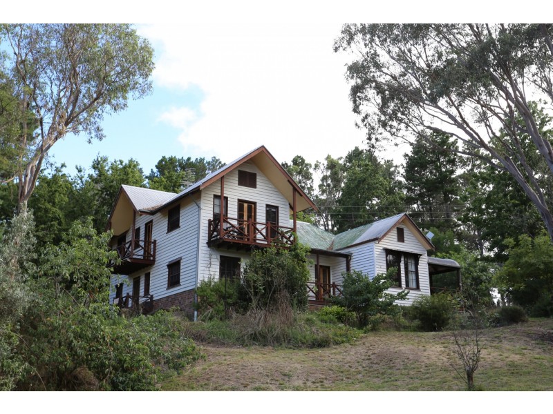 136 Kingstown Road, Uralla NSW 2358