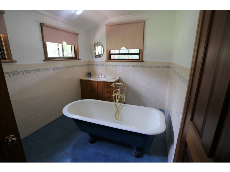 136 Kingstown Road, Uralla NSW 2358