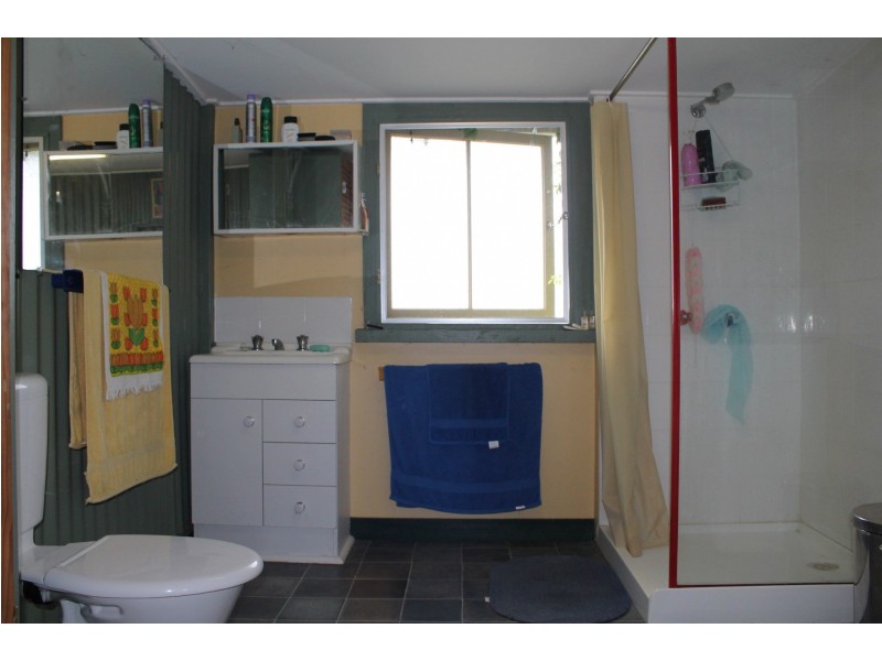 11 Queen Street, Hillgrove NSW 2350