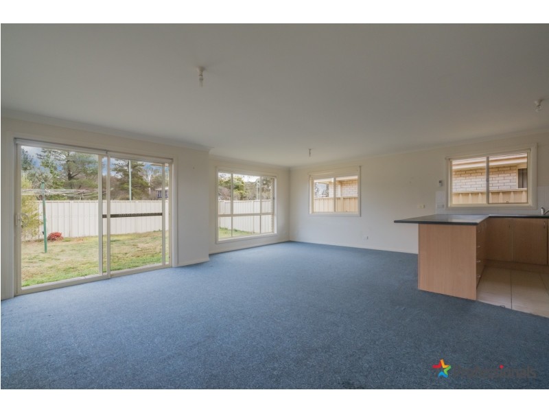 1/16 Conningdale Crescent, Armidale NSW 2350