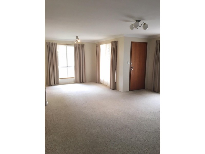 2/8 Nathaniel Pigeon Drive, Armidale NSW 2350