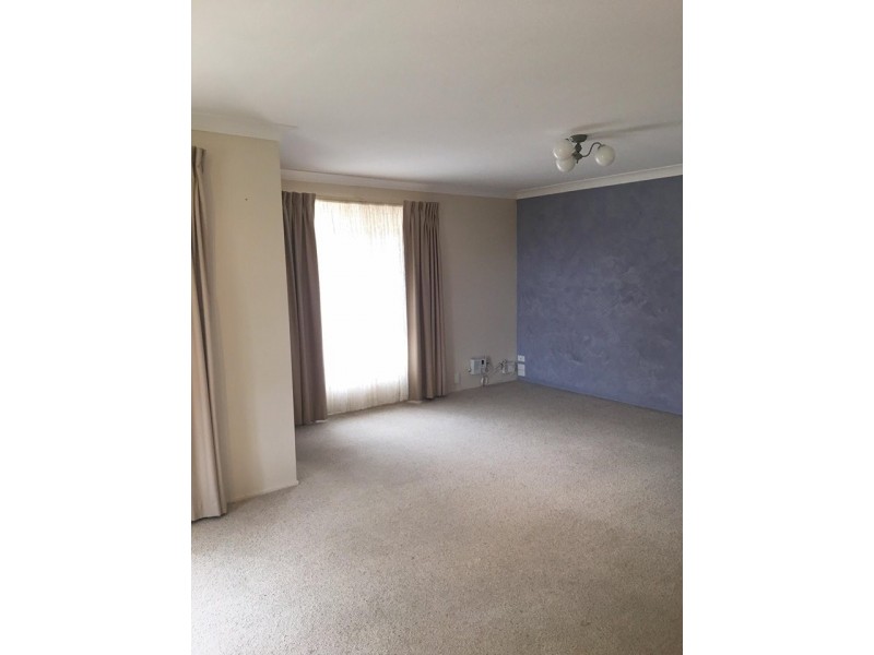 2/8 Nathaniel Pigeon Drive, Armidale NSW 2350