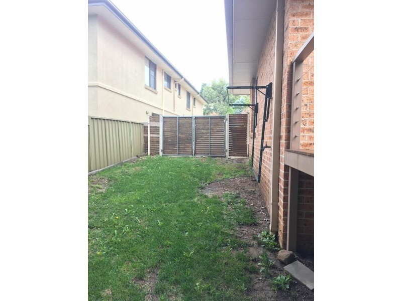 2/8 Nathaniel Pigeon Drive, Armidale NSW 2350