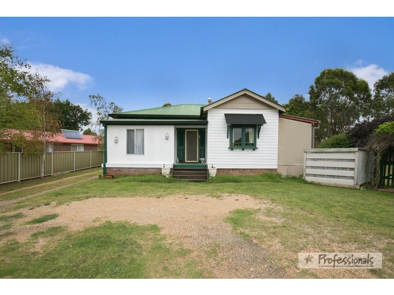 18 Samuelson Crescent, Armidale NSW 2350