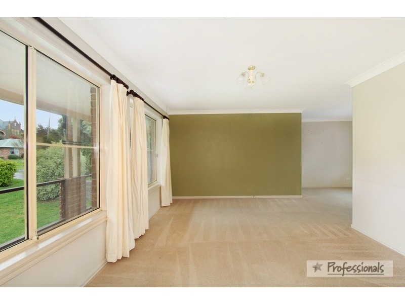 15 Rosecommon Avenue, Armidale NSW 2350