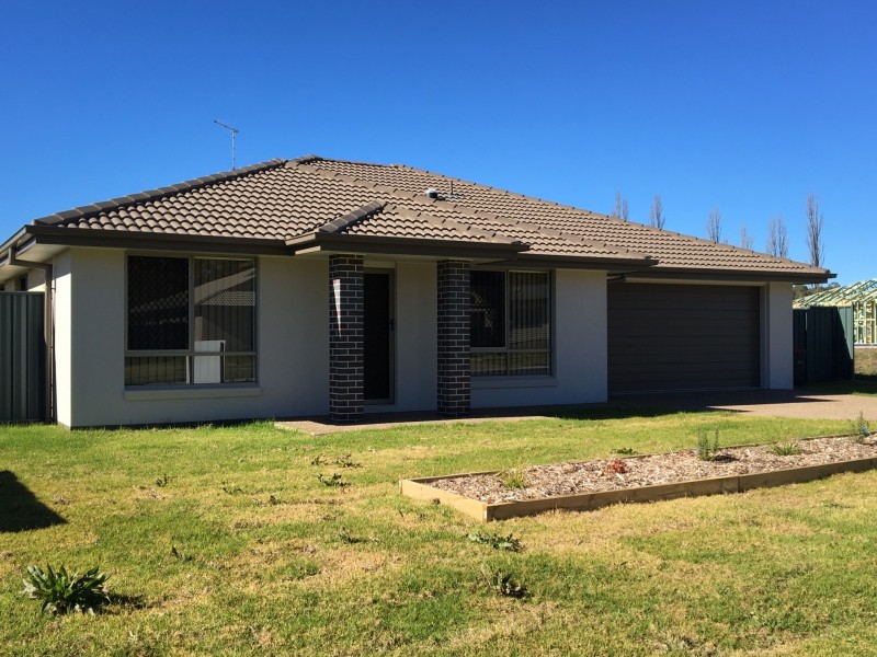 8 Lara Avenue, Armidale NSW 2350