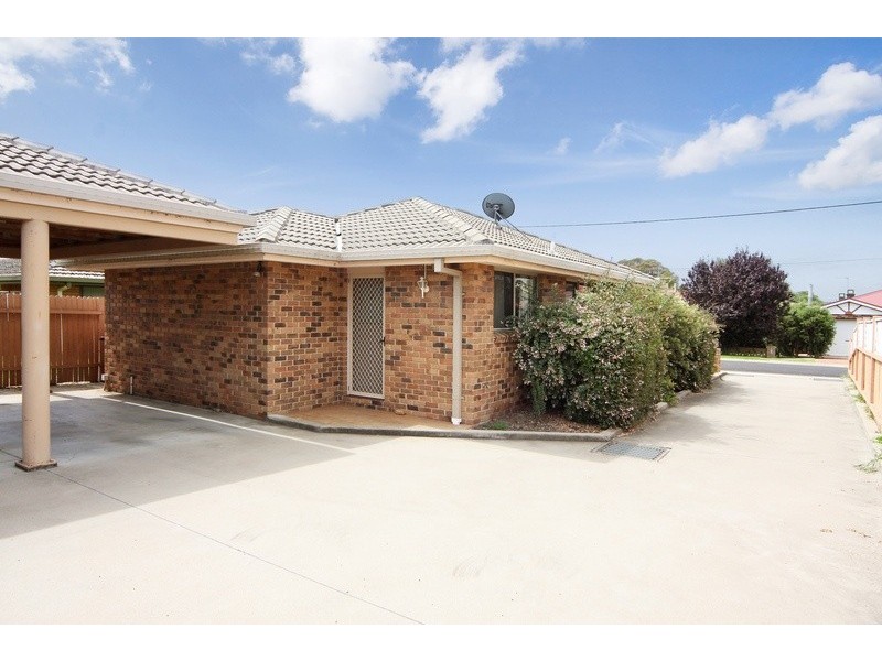 1/16 Naughten Avenue, Armidale NSW 2350