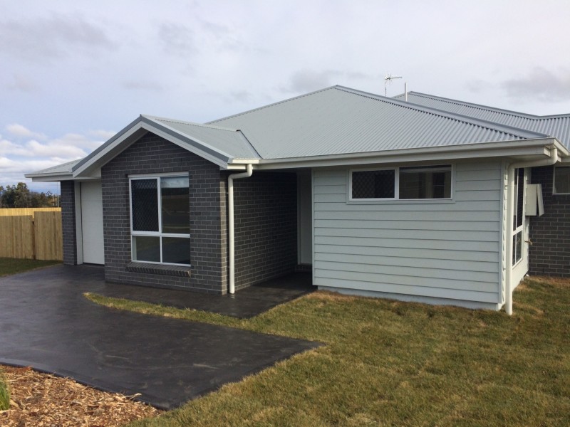 24 Holmfield Drive, Armidale NSW 2350