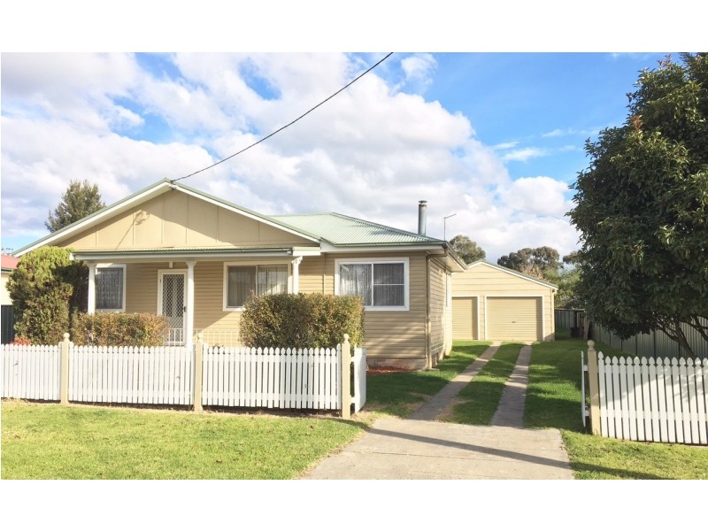 64 Mossman Street, Armidale NSW 2350