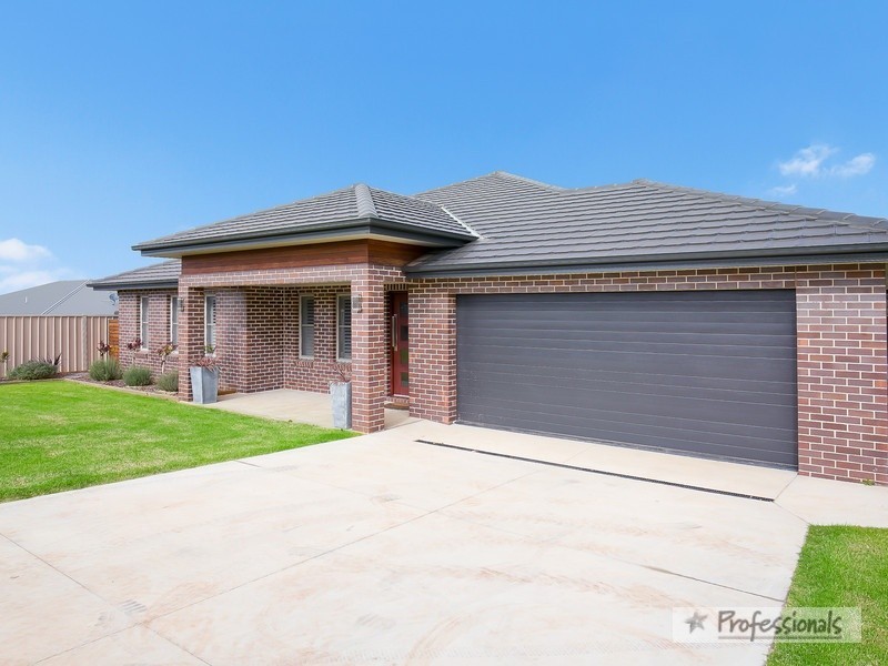 3 Campbell Parade, Armidale NSW 2350