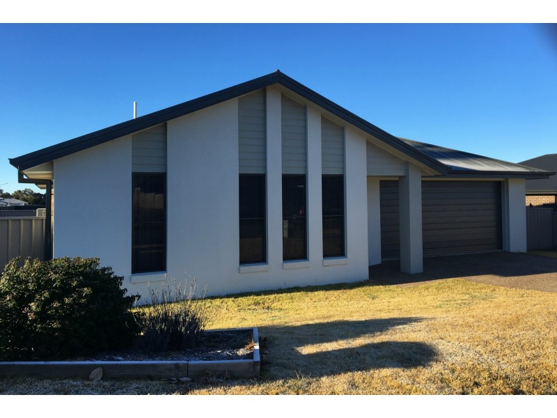22 Spearmount Drive, Armidale NSW 2350