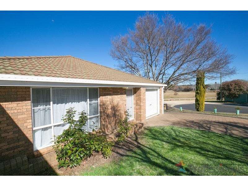 2/61 O’Dell Street, Armidale NSW 2350