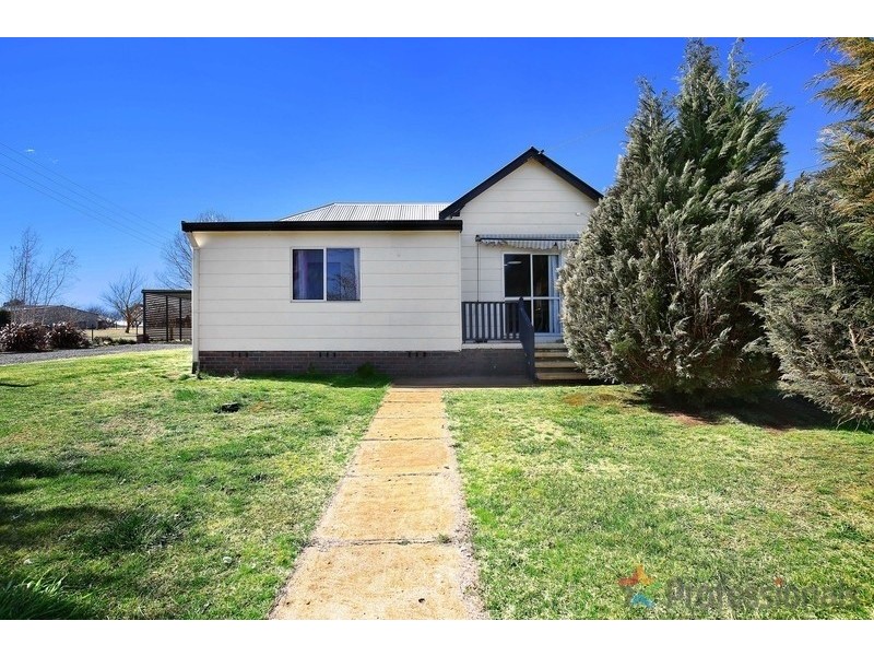 24 Oban Street, Guyra NSW 2365