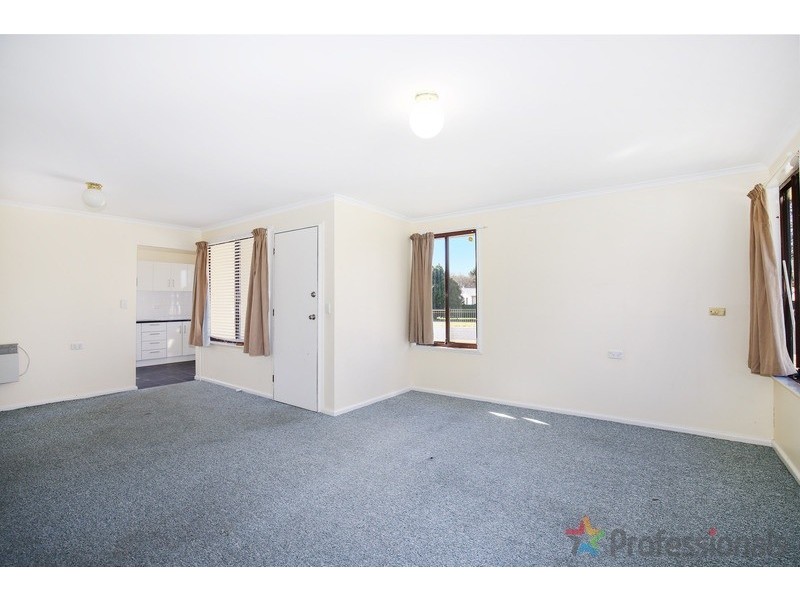 2 McIntosh Crescent, Armidale NSW 2350