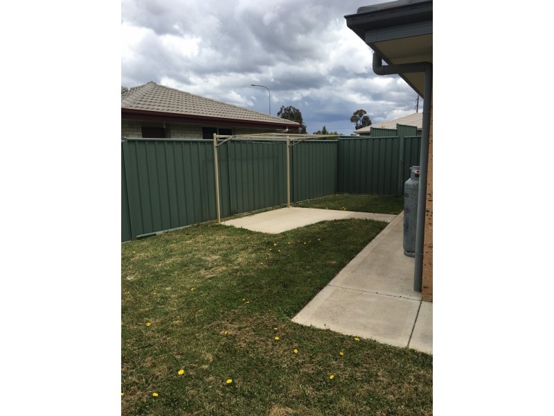 8a Netherton Park Avenue, Armidale NSW 2350