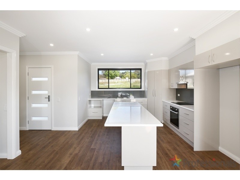 8/22 Freeman Crescent, Armidale NSW 2350