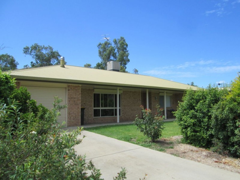 4 CALLAILLE AVENUE, Moree NSW 2400