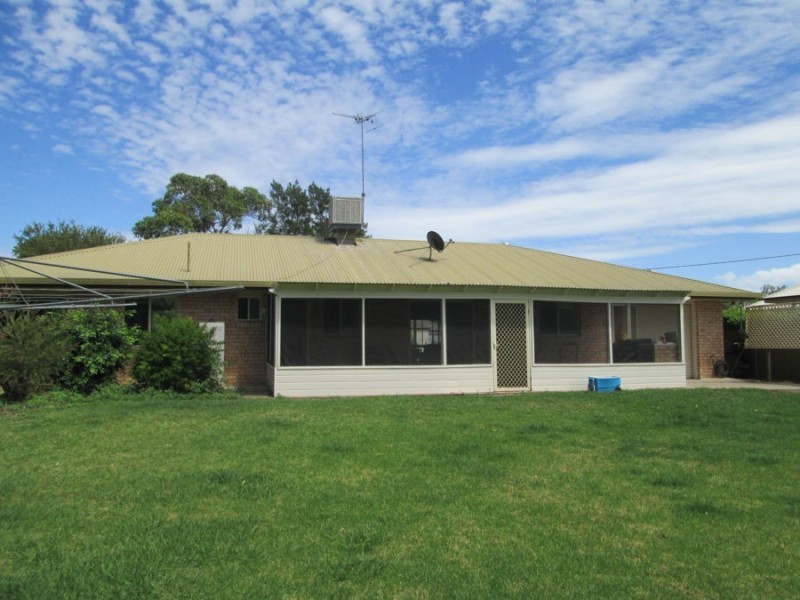 4 CALLAILLE AVENUE, Moree NSW 2400