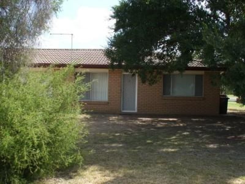 2 Bowe Street, Moree NSW 2400