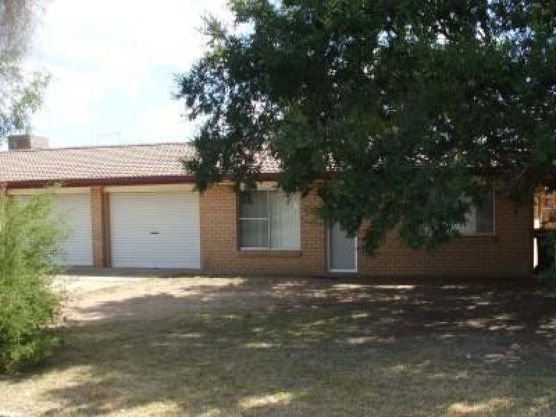 2 Bowe Street, Moree NSW 2400