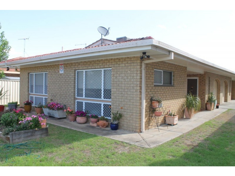 2/9 Dover Street, Moree NSW 2400
