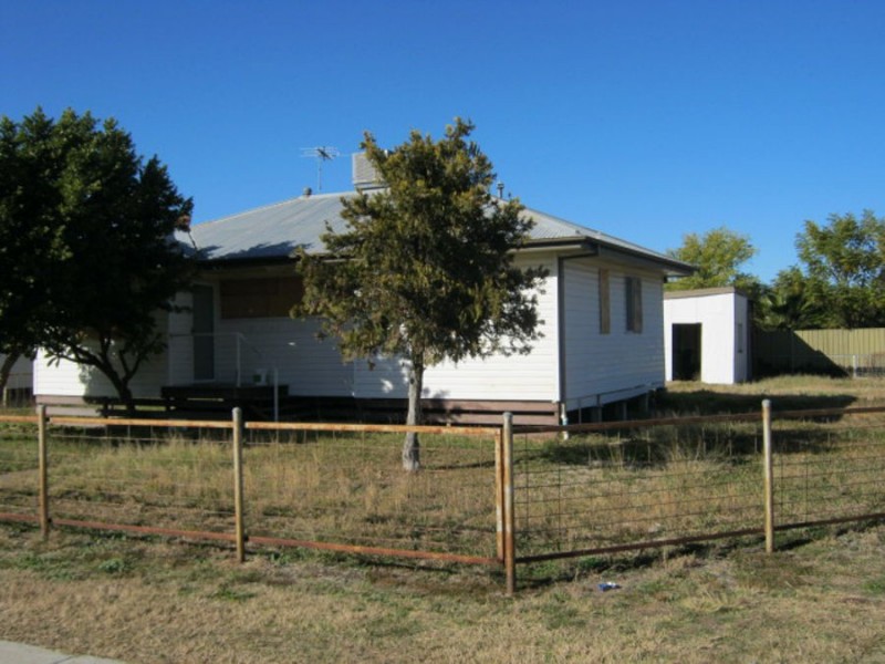 90 Adelaide Street, Moree NSW 2400