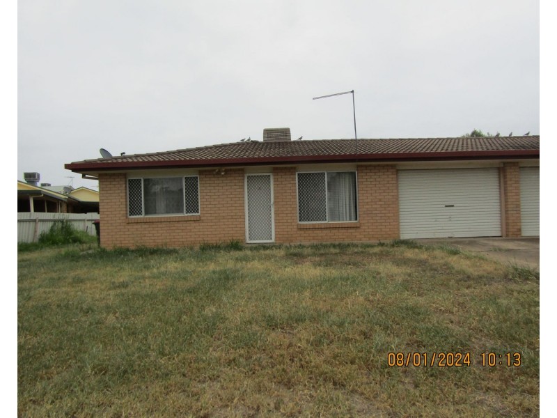 2/2 Bowe Street, Moree NSW 2400