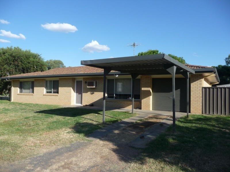 1 Wattle Crescent, Moree NSW 2400