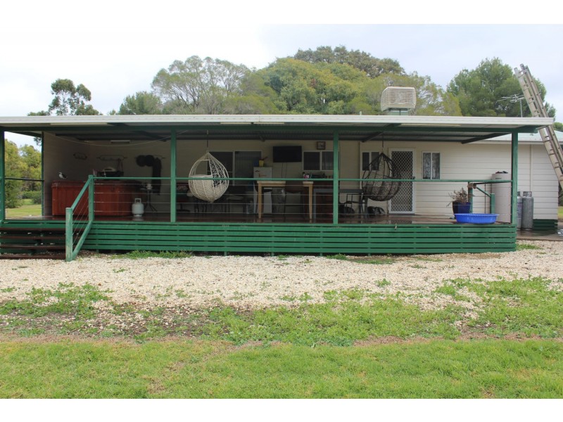 Yanola – 9 Belbowrie Road, Moree NSW 2400