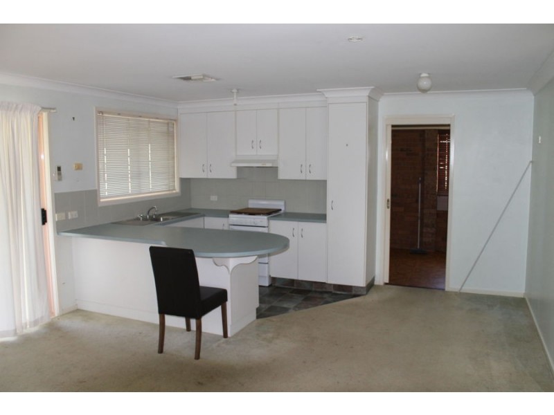 12 Loren Avenue, Moree NSW 2400