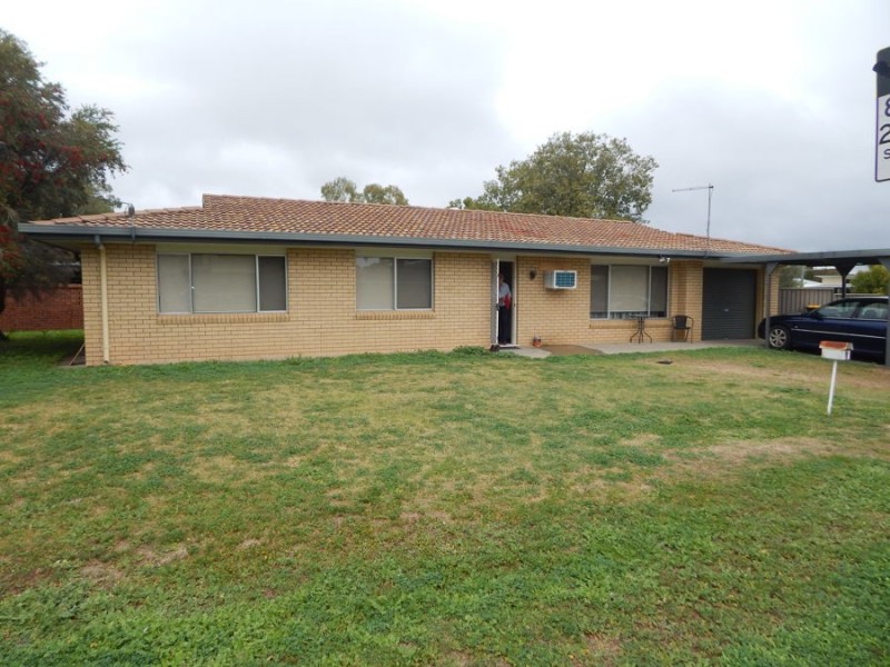1 Wattle Crescent, Moree NSW 2400