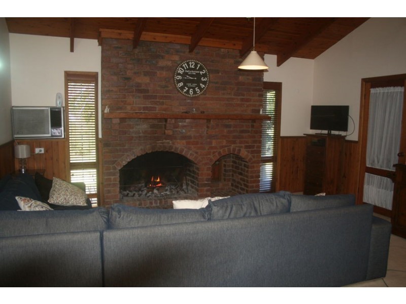 8 Myall Place, Moree NSW 2400