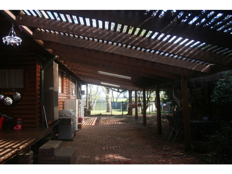 8 Myall Place, Moree NSW 2400