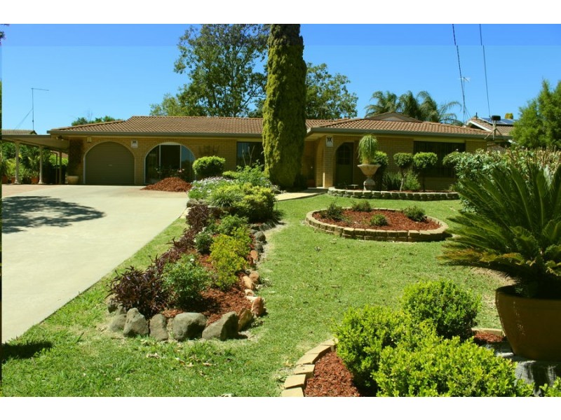 9 Karingal Place, Moree NSW 2400