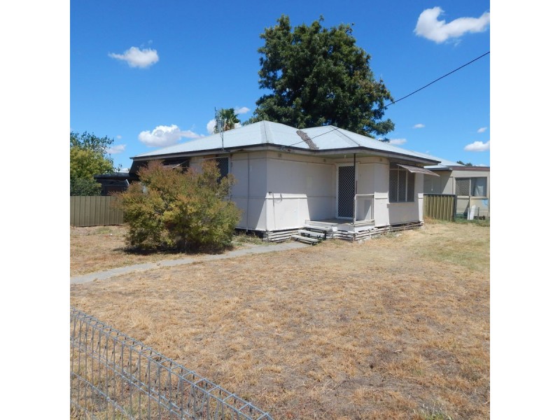 80 Adelaide Street, Moree NSW 2400