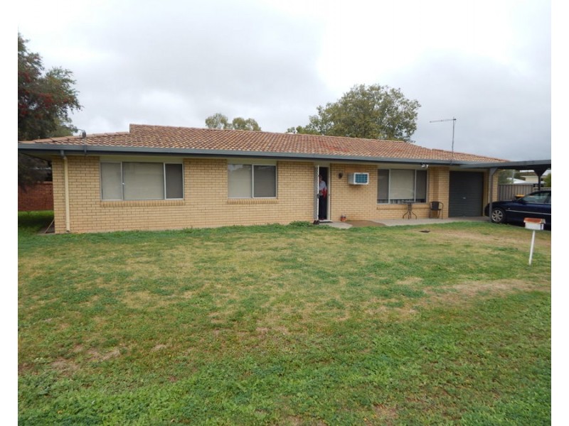 1 Wattle Crescent, Moree NSW 2400